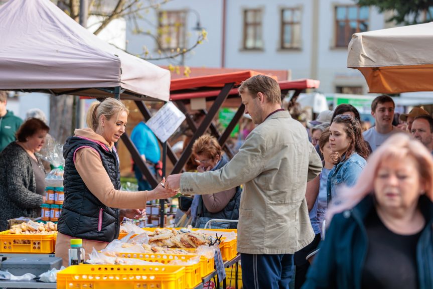 Fotoreportáž ze zahájení hlavní sezony Novoměstských farmářských trhů