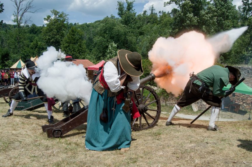 Sváteční Novoměstské farmářské trhy pod meči Spolku historického šermu Flamberg
